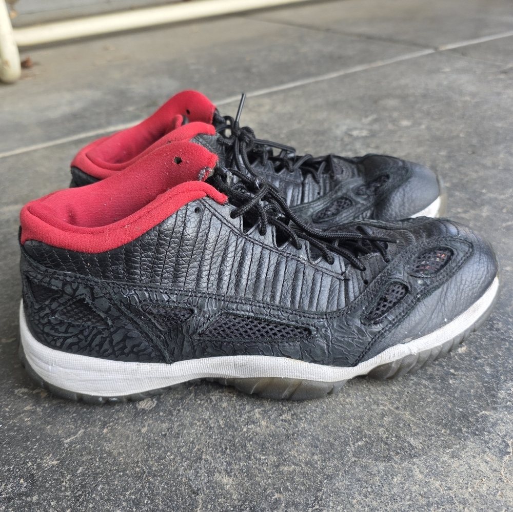 Air Jordan 11 Retro IE 2011 Low Bred Black Charcoal Red